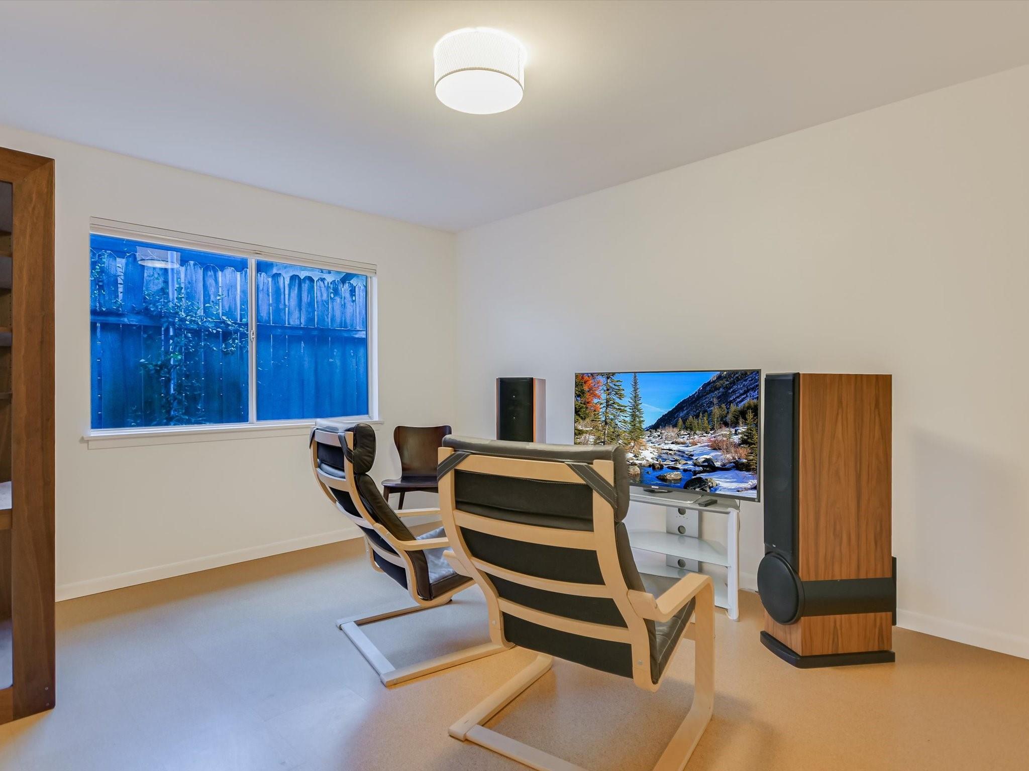 Austin, Texas 78704, United States, 4 Bedrooms Bedrooms, ,2 BathroomsBathrooms,Residential,Pending,44009