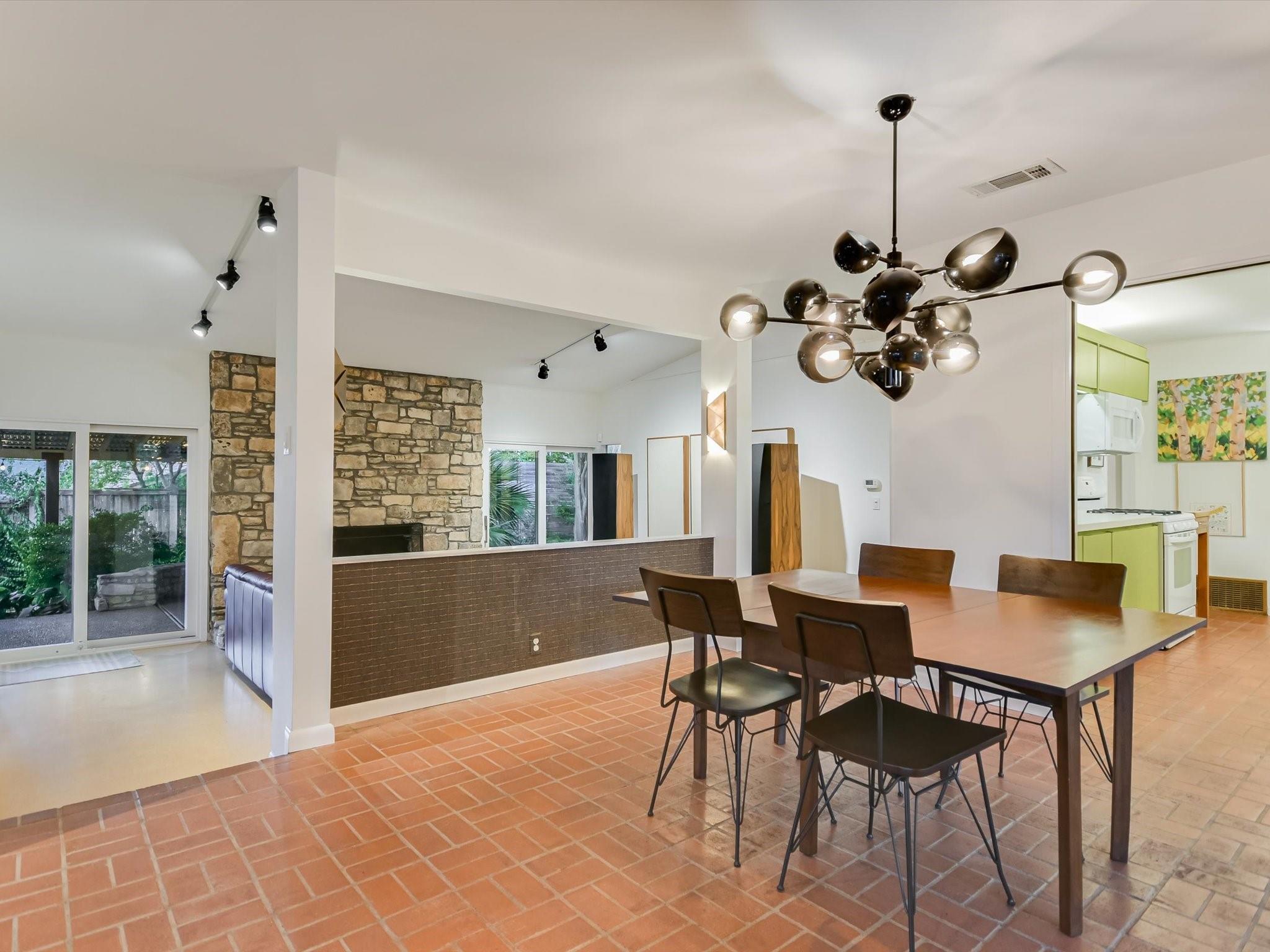 Austin, Texas 78704, United States, 4 Bedrooms Bedrooms, ,2 BathroomsBathrooms,Residential,Pending,44009