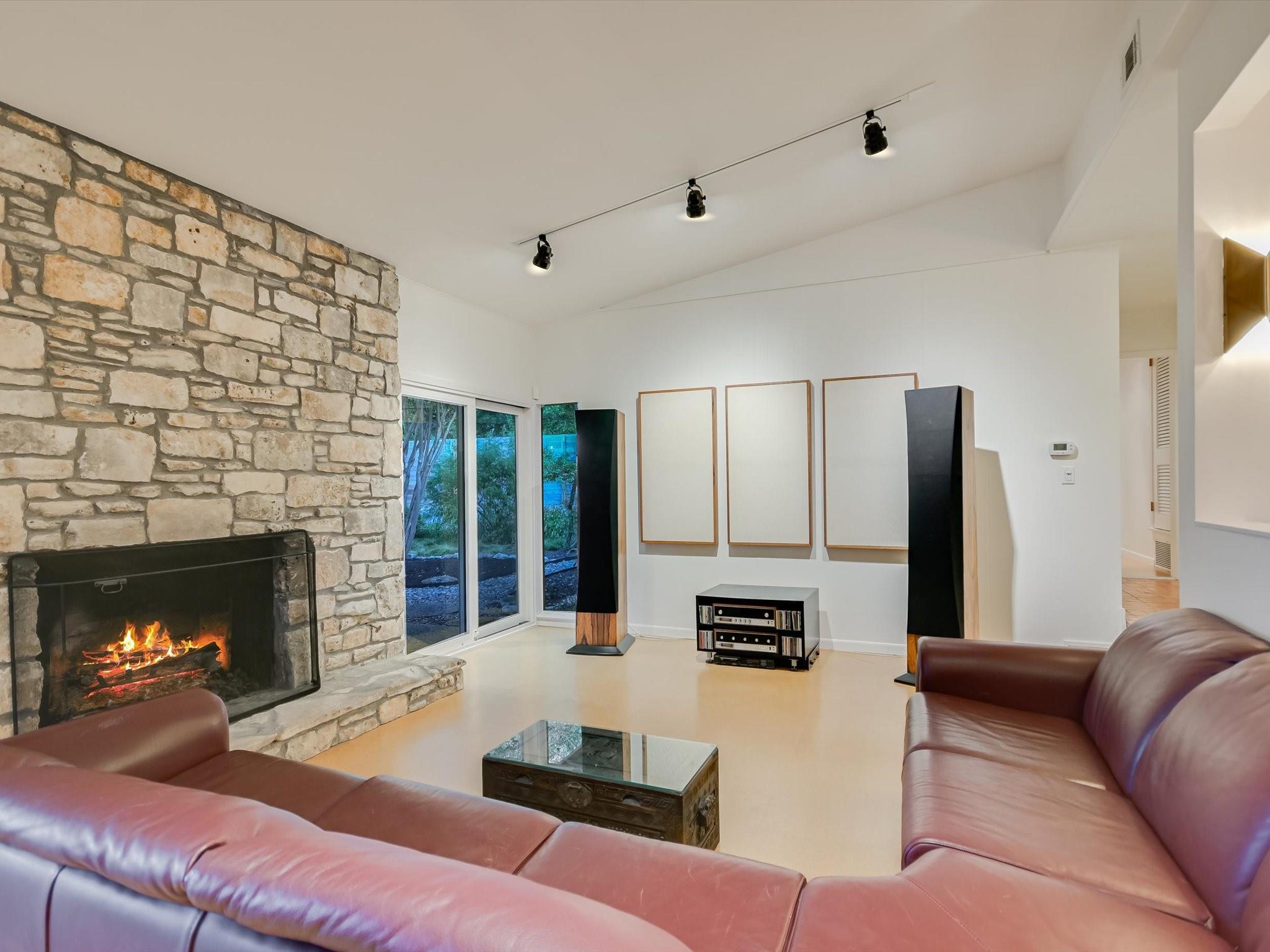 Austin, Texas 78704, United States, 4 Bedrooms Bedrooms, ,2 BathroomsBathrooms,Residential,Pending,44009