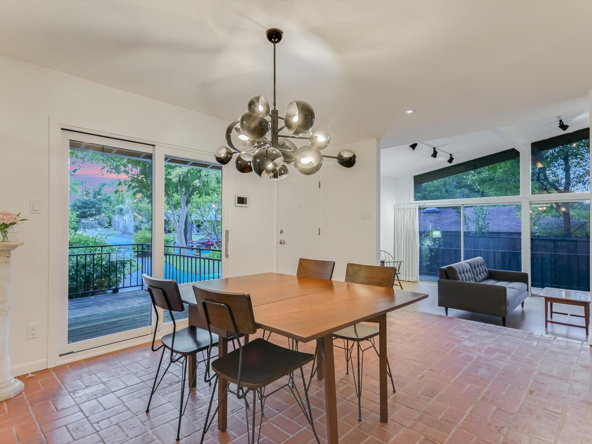 Austin, Texas 78704, United States, 4 Bedrooms Bedrooms, ,2 BathroomsBathrooms,Residential,Pending,44009