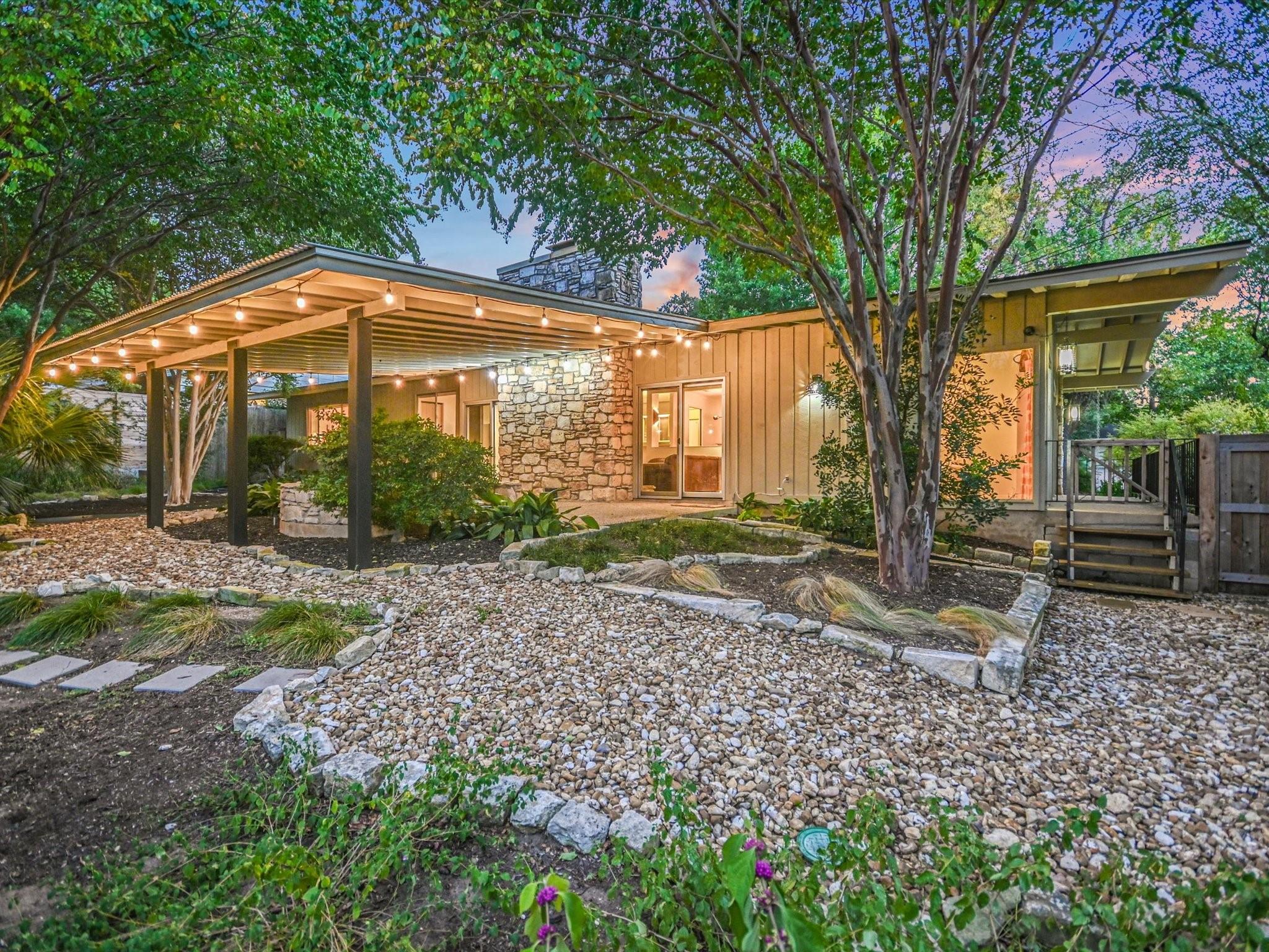Austin, Texas 78704, United States, 4 Bedrooms Bedrooms, ,2 BathroomsBathrooms,Residential,Pending,44009