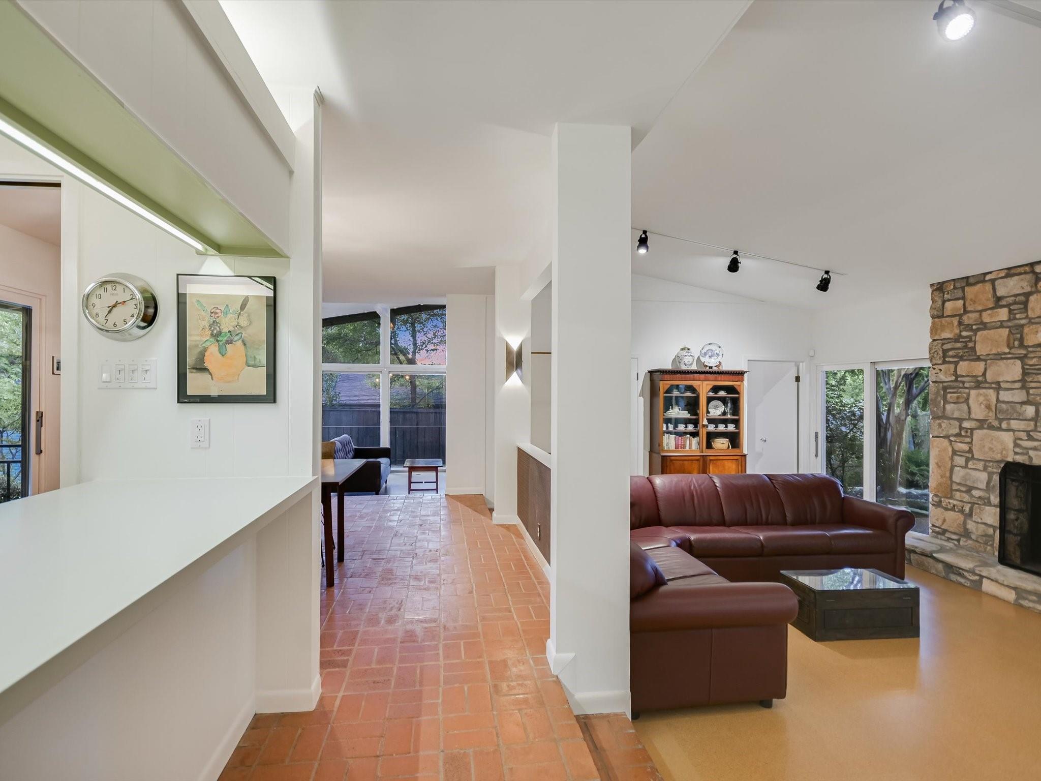 Austin, Texas 78704, United States, 4 Bedrooms Bedrooms, ,2 BathroomsBathrooms,Residential,Pending,44009