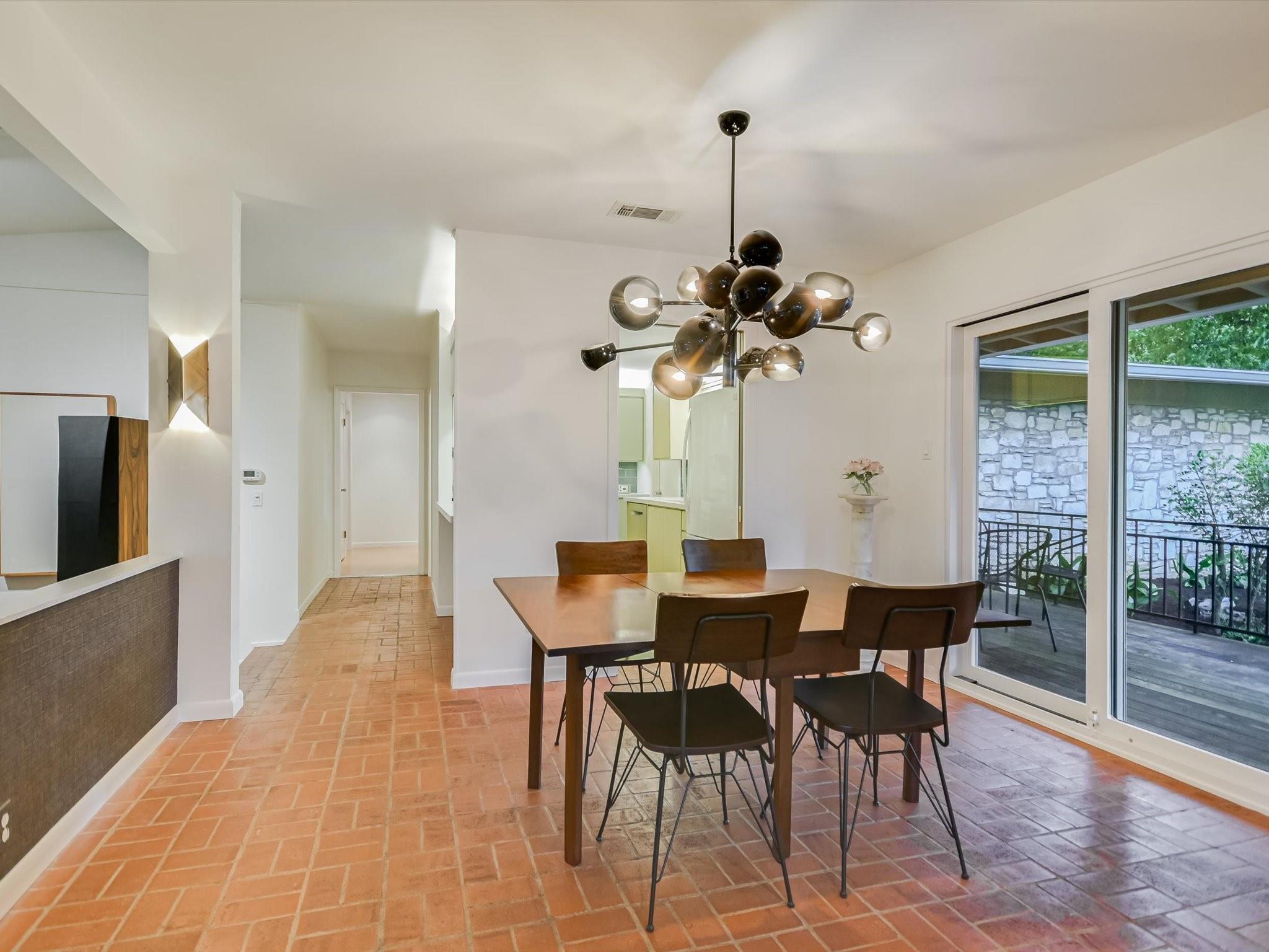 Austin, Texas 78704, United States, 4 Bedrooms Bedrooms, ,2 BathroomsBathrooms,Residential,Pending,44009