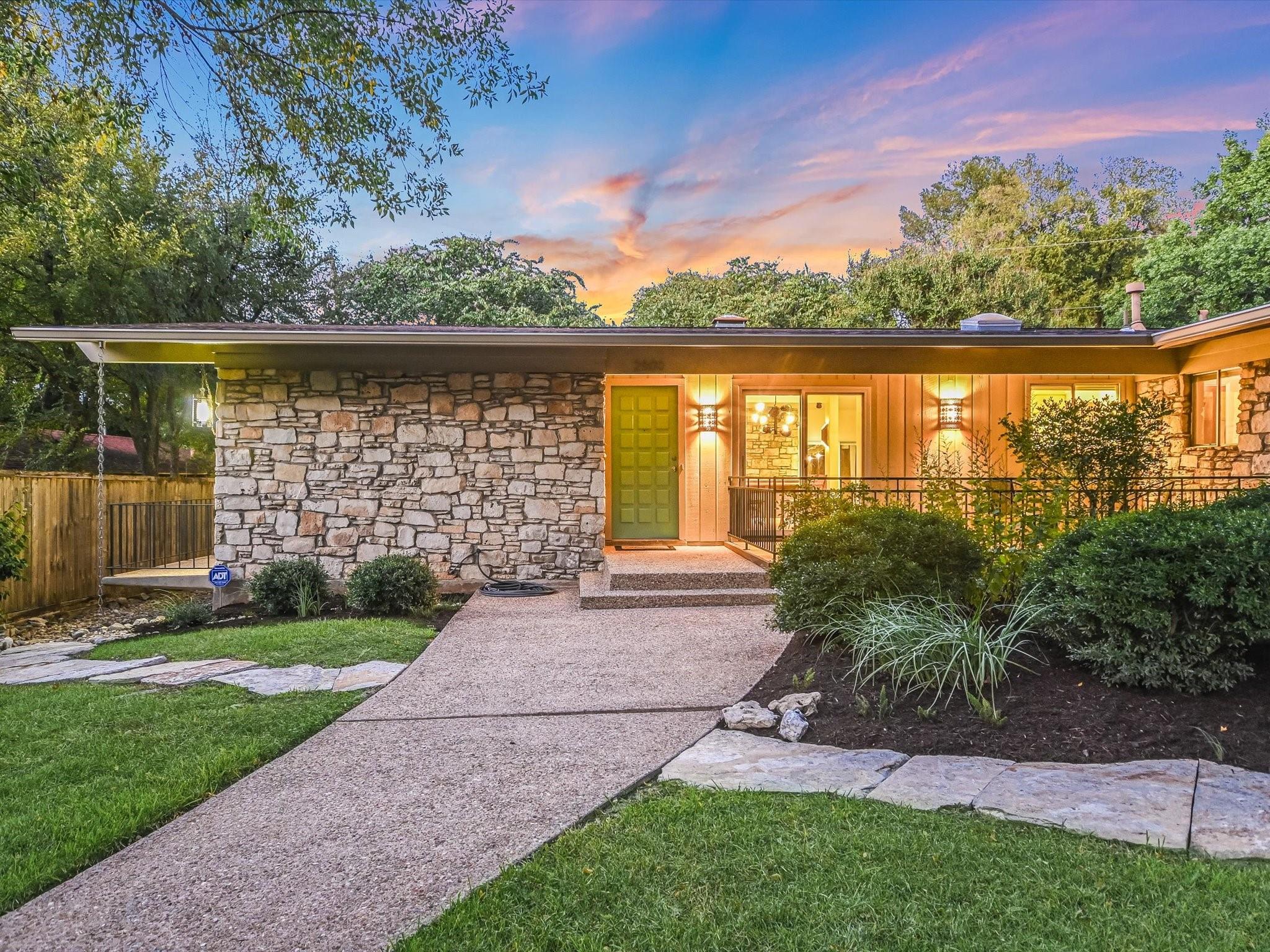 Austin, Texas 78704, United States, 4 Bedrooms Bedrooms, ,2 BathroomsBathrooms,Residential,Pending,44009