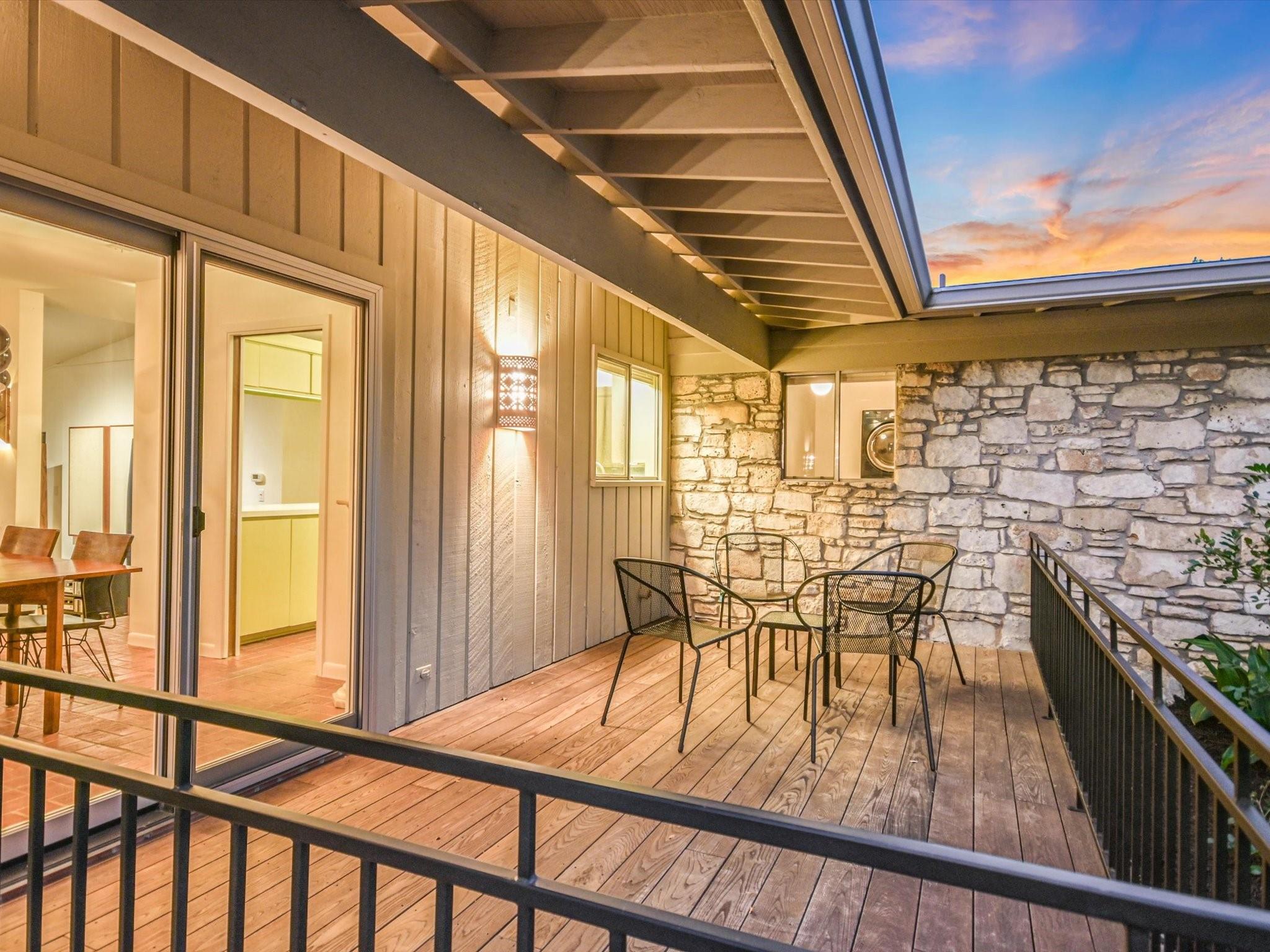 Austin, Texas 78704, United States, 4 Bedrooms Bedrooms, ,2 BathroomsBathrooms,Residential,Pending,44009