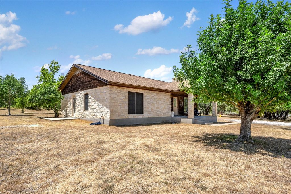 Photo of 120 Craigen RD, Liberty Hill, TX 78642 (MLS # 2044421)