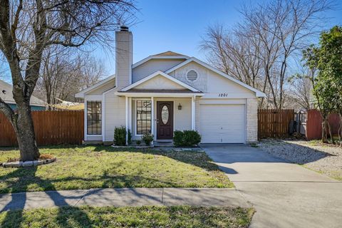 Photo of 1201 E Logan ST, Round Rock, TX 78664 (MLS # 2379303)