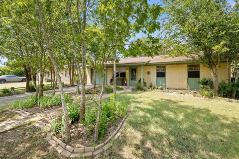 2803 Crestview ST Taylor TX 76574