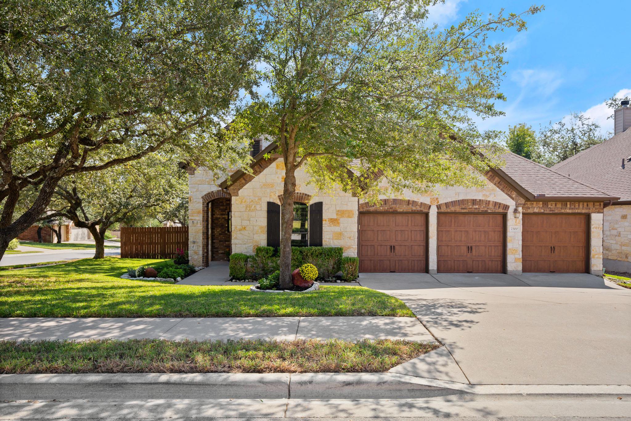 2300 Brownstone LN