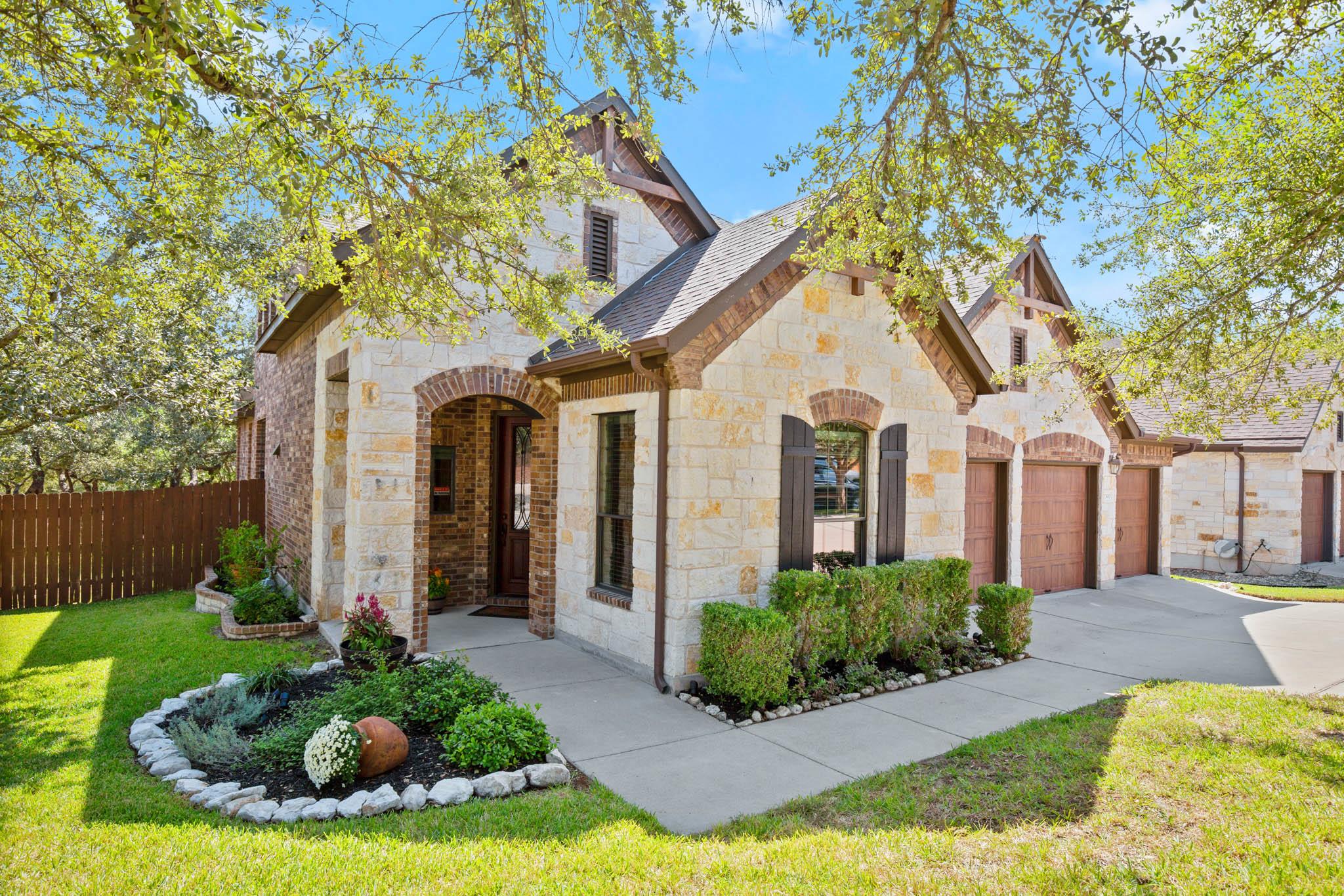 2300 Brownstone LN