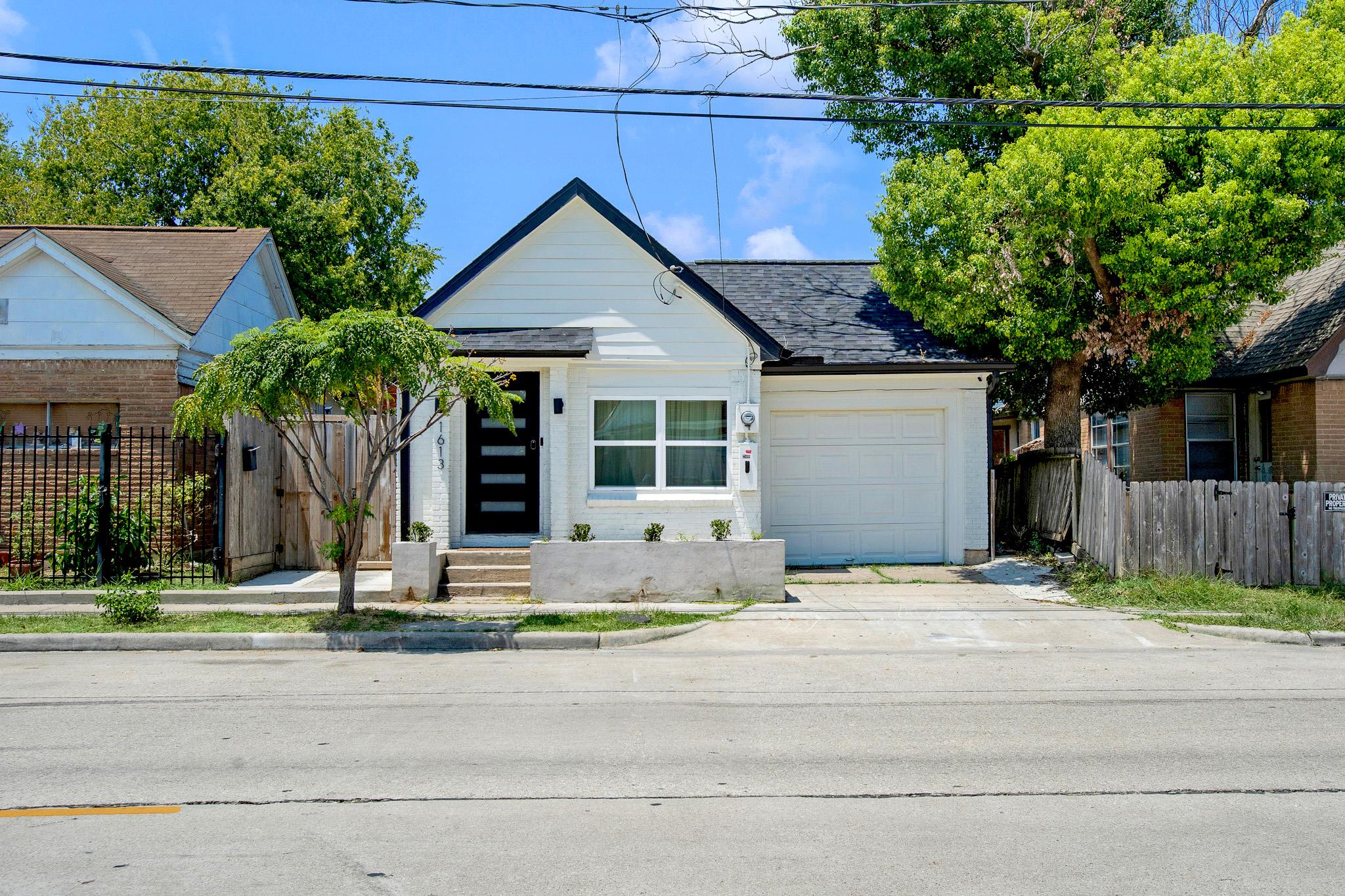 1613 N Cesar Chavez BLVD