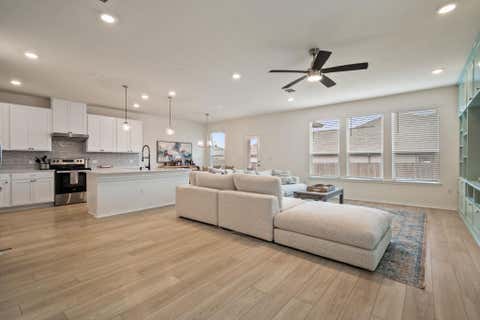 Photo of 7805 House Finch DR, Austin, TX 78744 (MLS # 5004856)