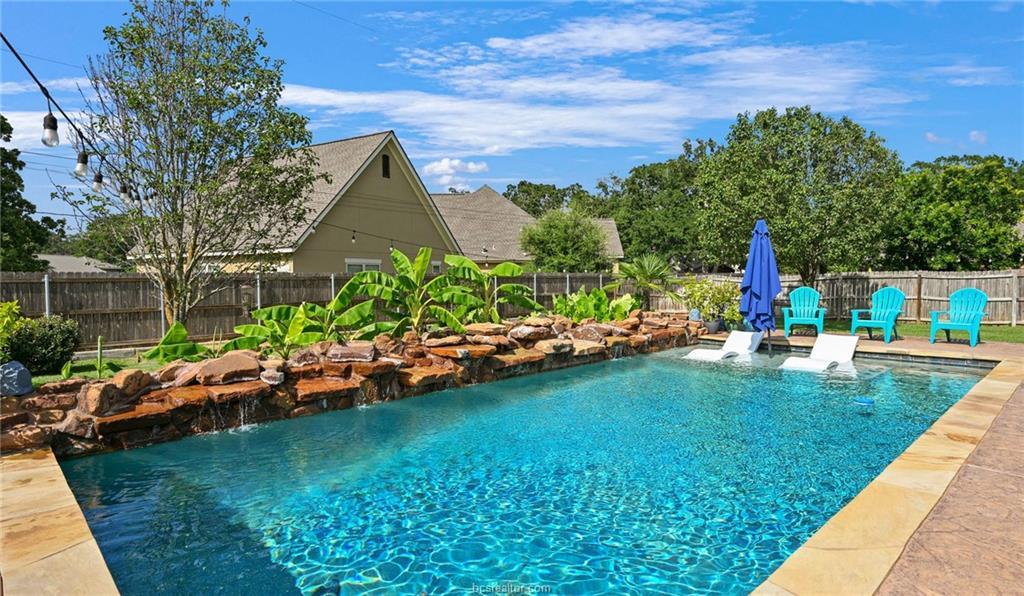 1108 Honeysuckle LN