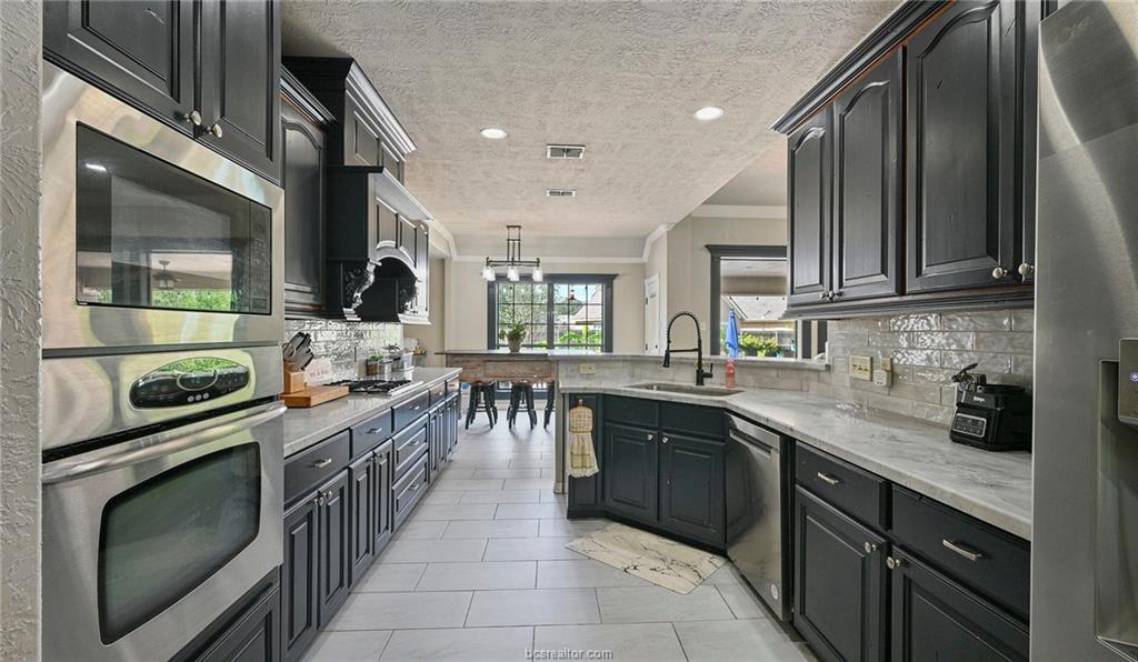 1108 Honeysuckle LN