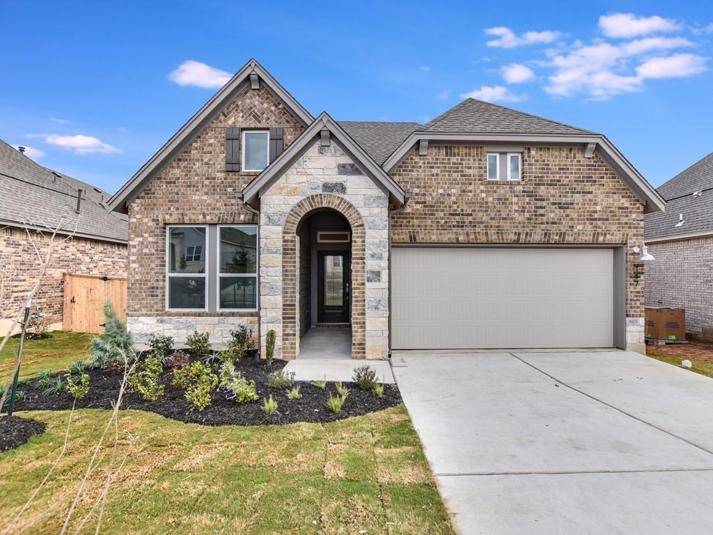Photo 1 of 27 — 117 Cibolo Creek LOOP, Bastrop, TX 78602