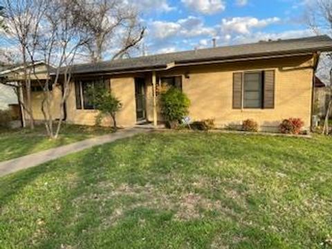7001 Twin Crest DR Austin TX 78752