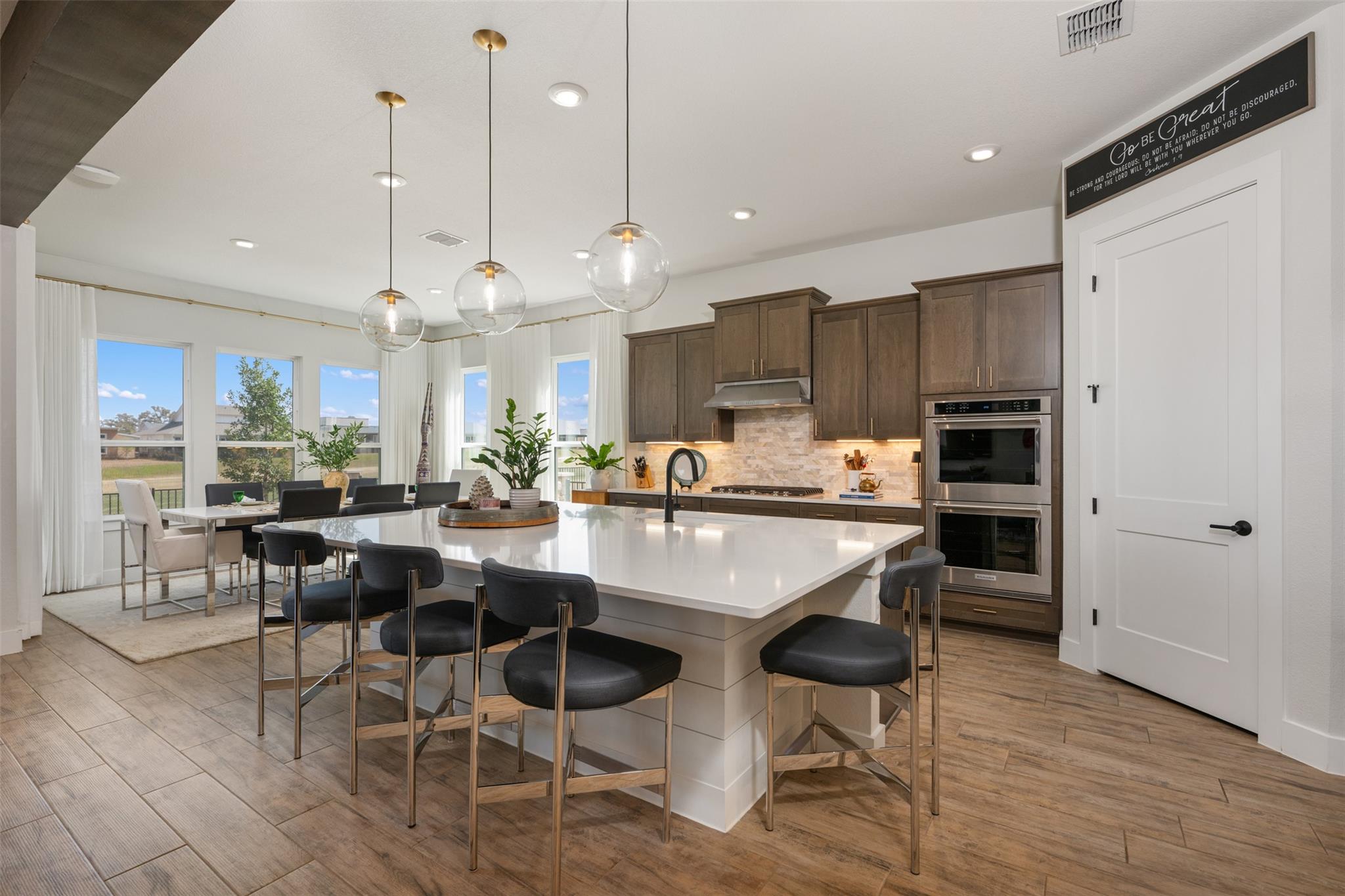 1316 Dancing Oak LN