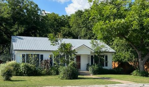 Photo of 1106 Austin ST, Bastrop, TX 78602 (MLS # 4597396)