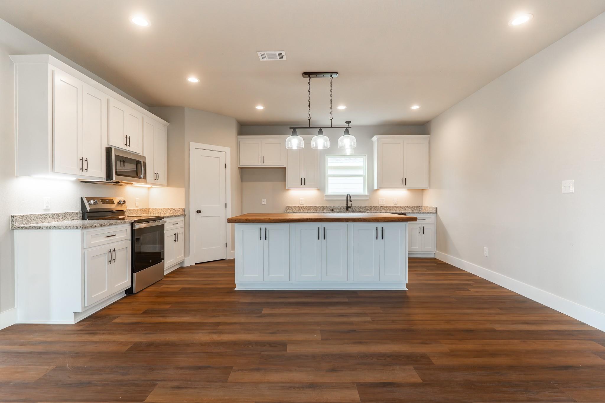 305 String Prairie WAY