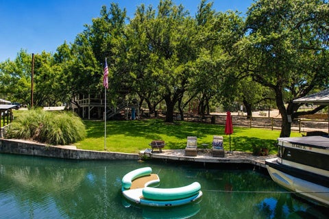 Photo of 1001 Shorewood DR, Granite Shoals, TX 78654 (MLS # 4845823)