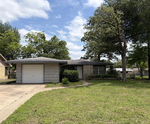 Photo of 2109 Murray Ave, Rockdale, TX 76567 (MLS # 1603606)