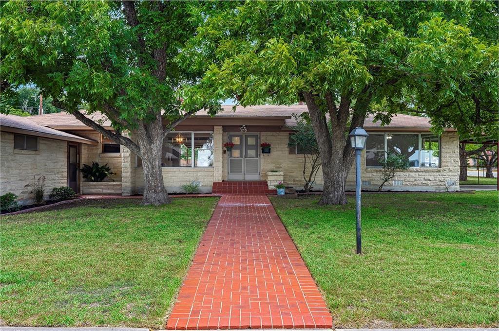Photo 1 of 8 — 215 S Mulberry ST, Luling, TX 78648