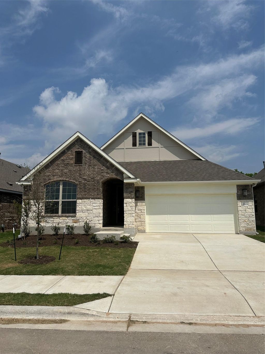 listing image 0