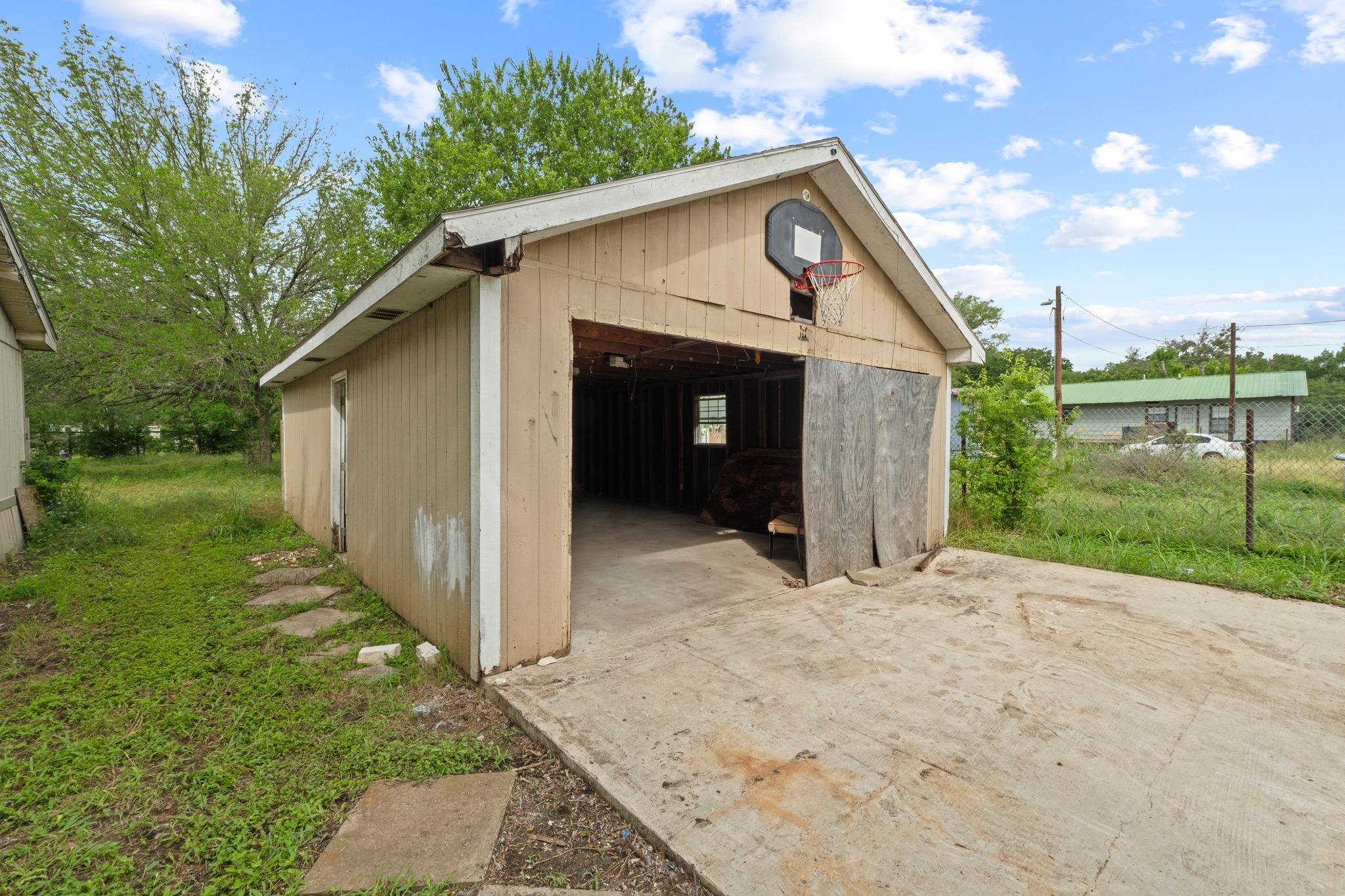 205 Skycrest DR