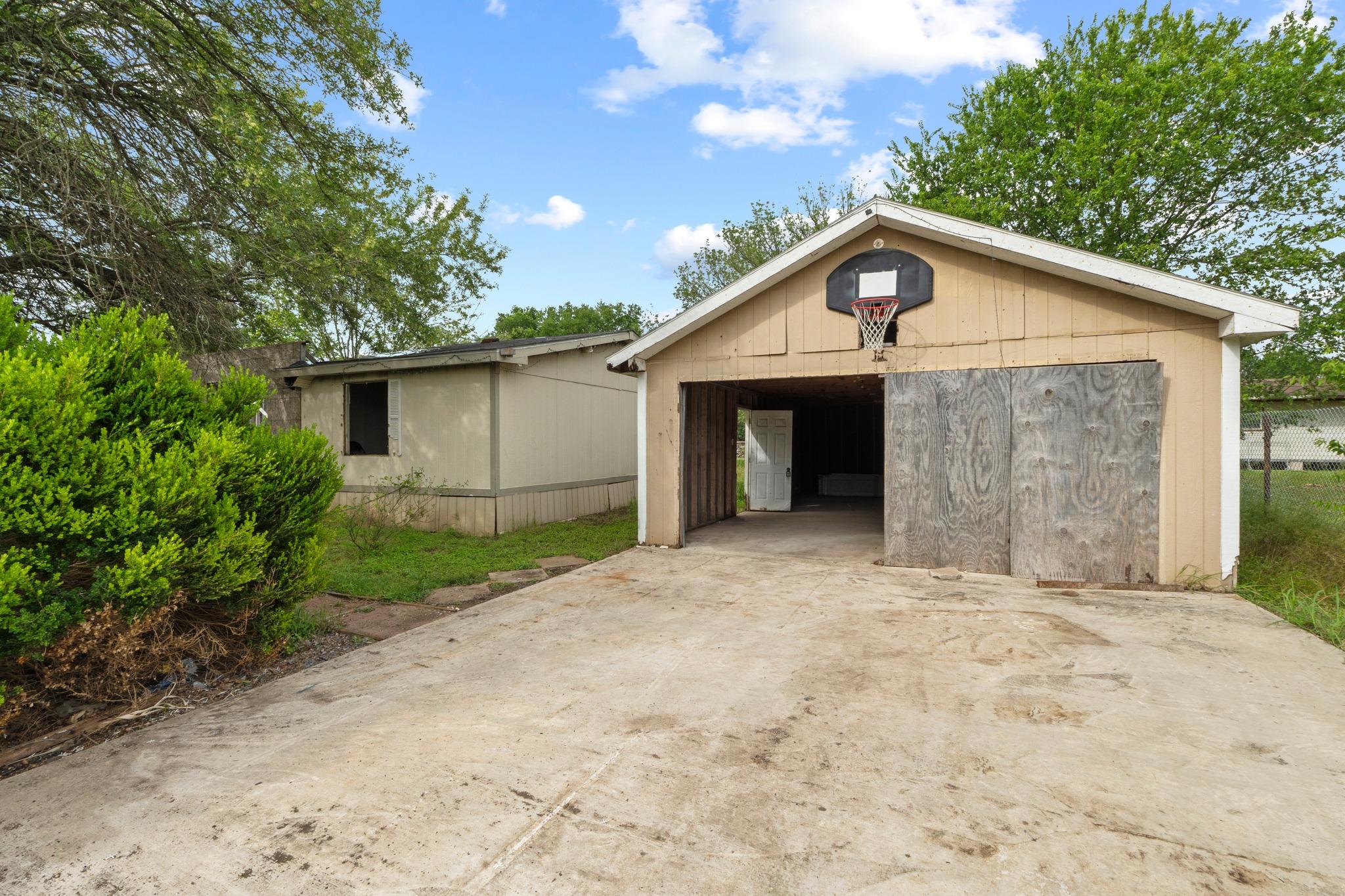 205 Skycrest DR