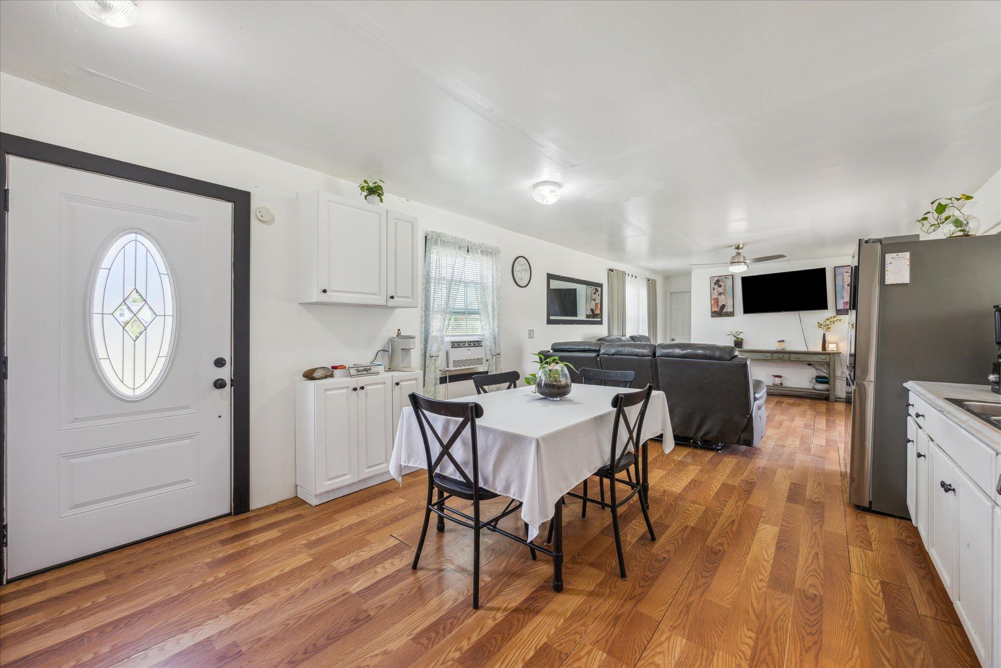 359 Dale Oaks LN