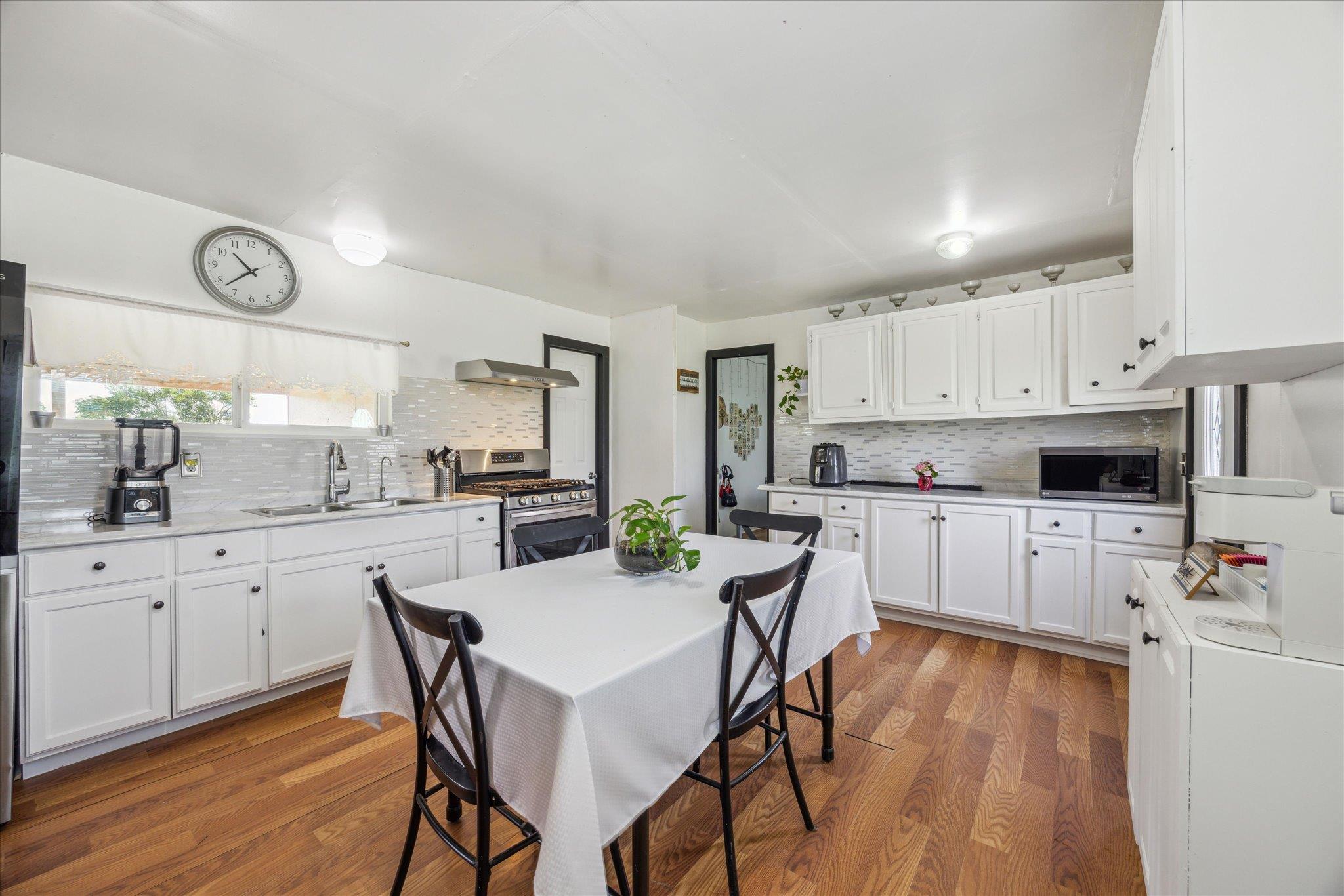 359 Dale Oaks LN