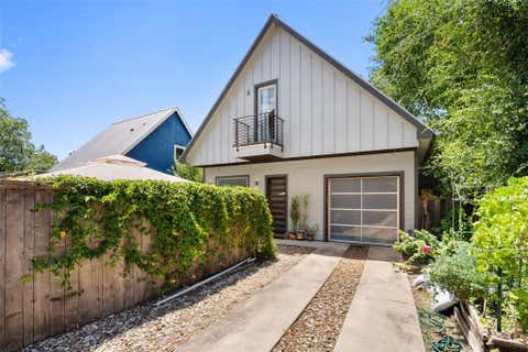 Photo of 902 Calle Limon RD #B, Austin, TX 78702 (MLS # 5060240)