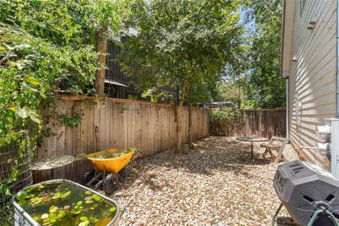 Tiny photo for 902 Calle Limon RD #B, Austin, TX 78702 (MLS # 5060240)