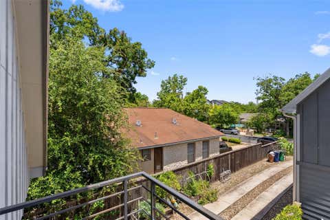 Tiny photo for 902 Calle Limon RD #B, Austin, TX 78702 (MLS # 5060240)