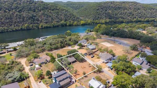 1601 WEST LN, AUSTIN, TX 78732 - Image f9294a5f79d7c65e69bd791bbbe2296c/2216970185