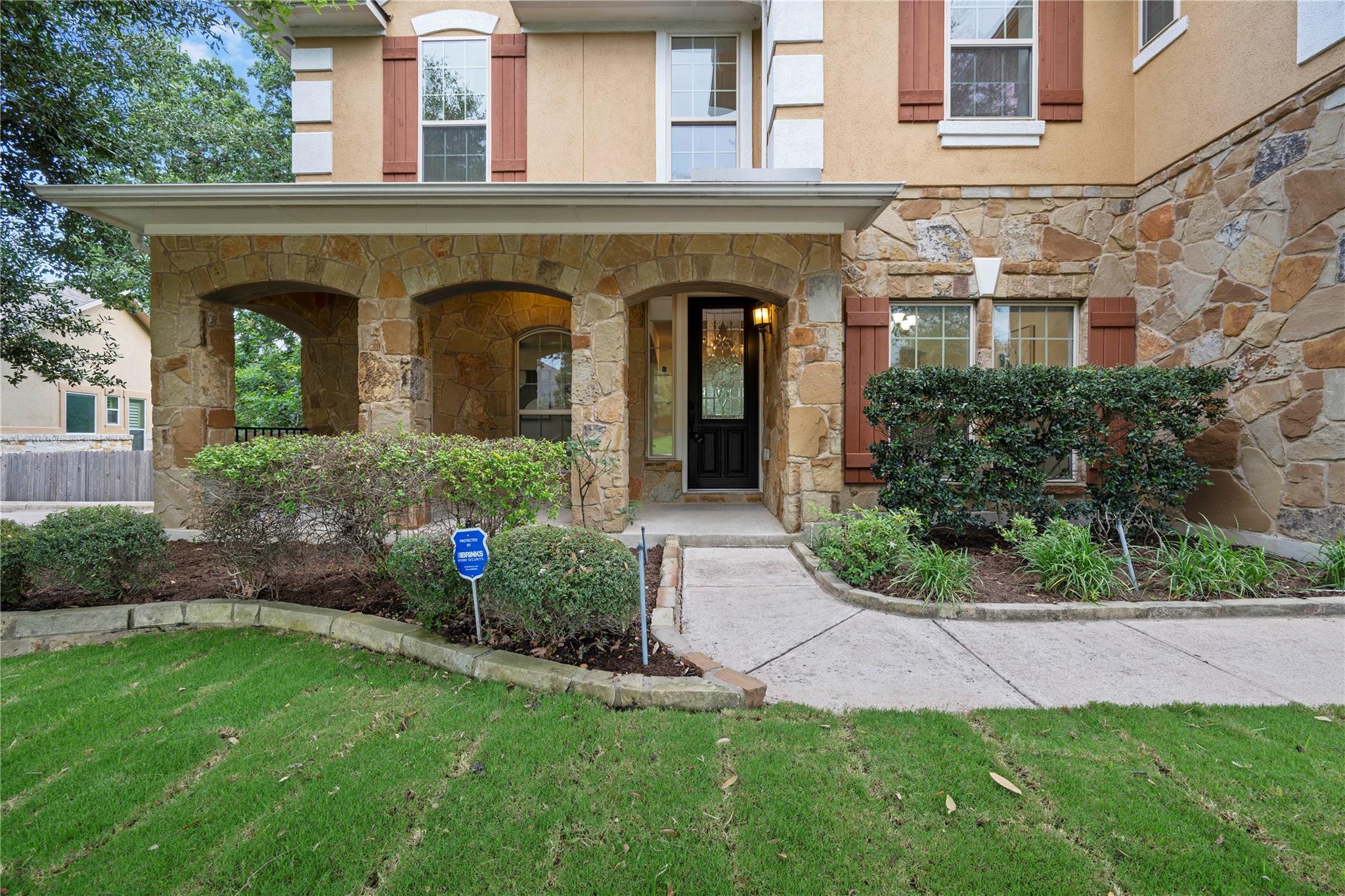 3904 Avery Woods LN