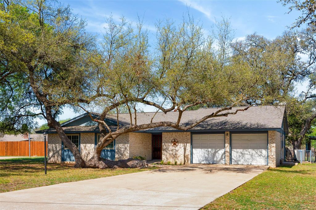 Photo of 110 Cedar DR, Mountain City, TX 78610 (MLS # 9502907)