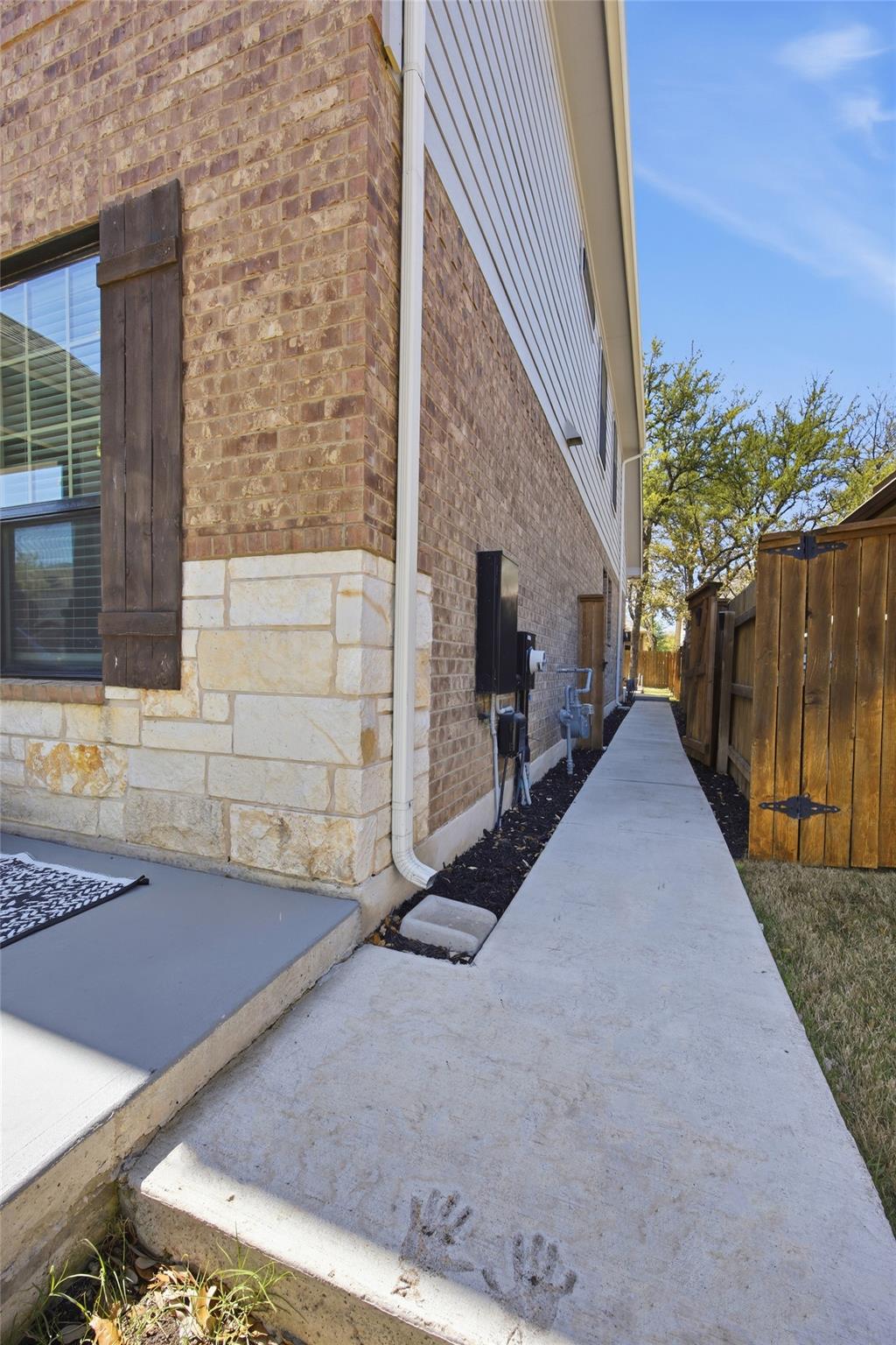 152 Rosling DR