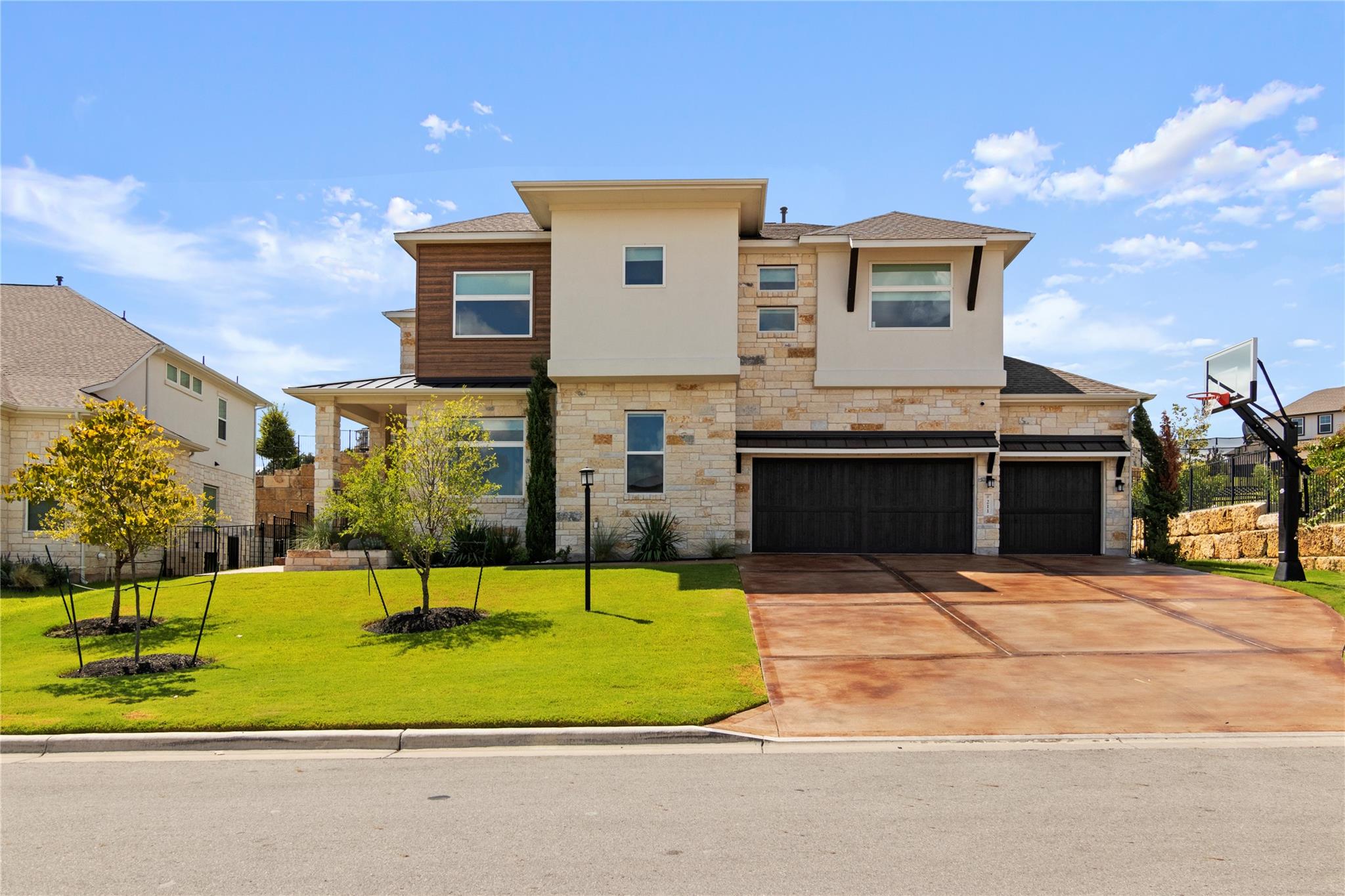 211 Abbeyville WALK
