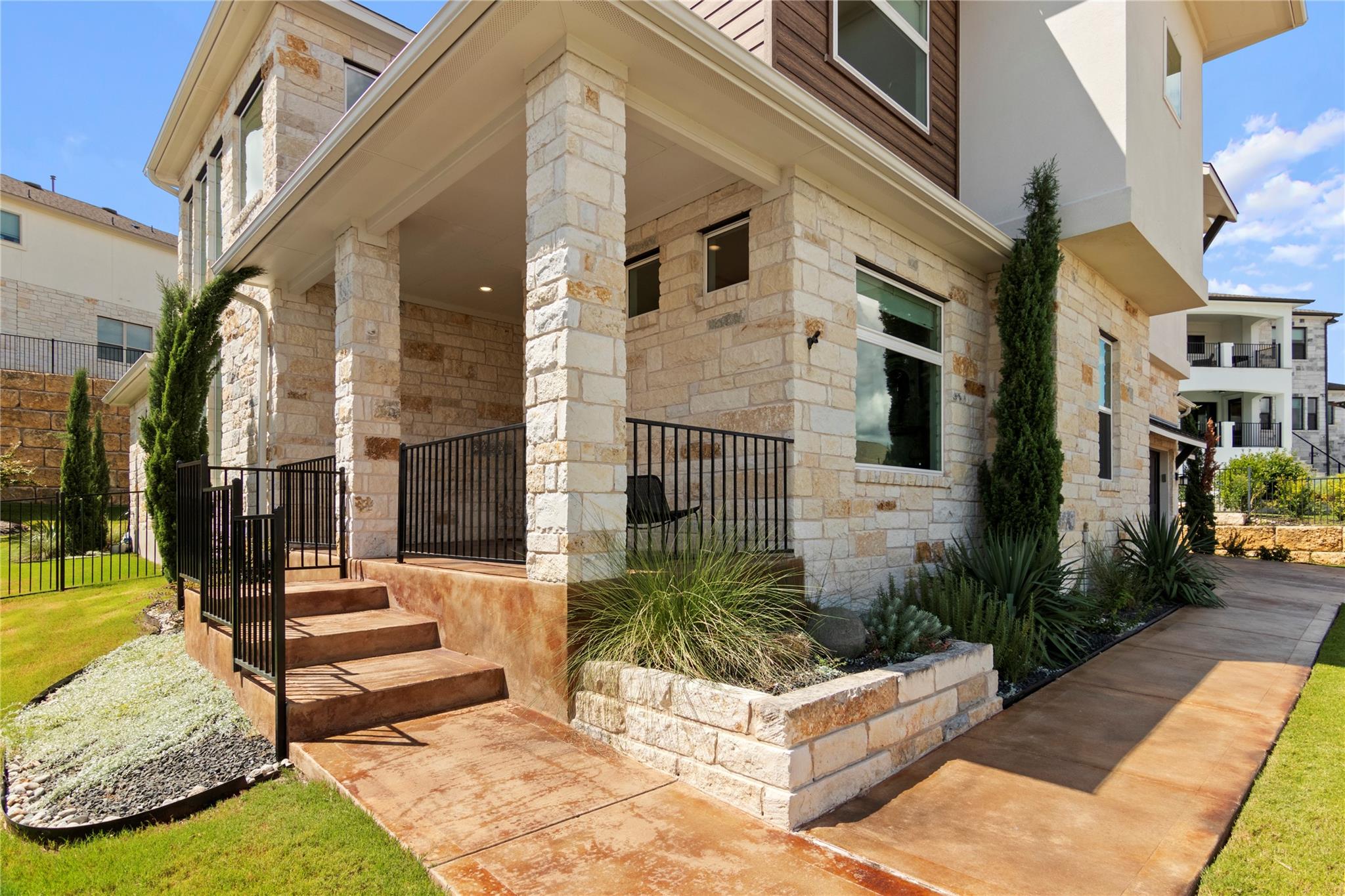 211 Abbeyville WALK