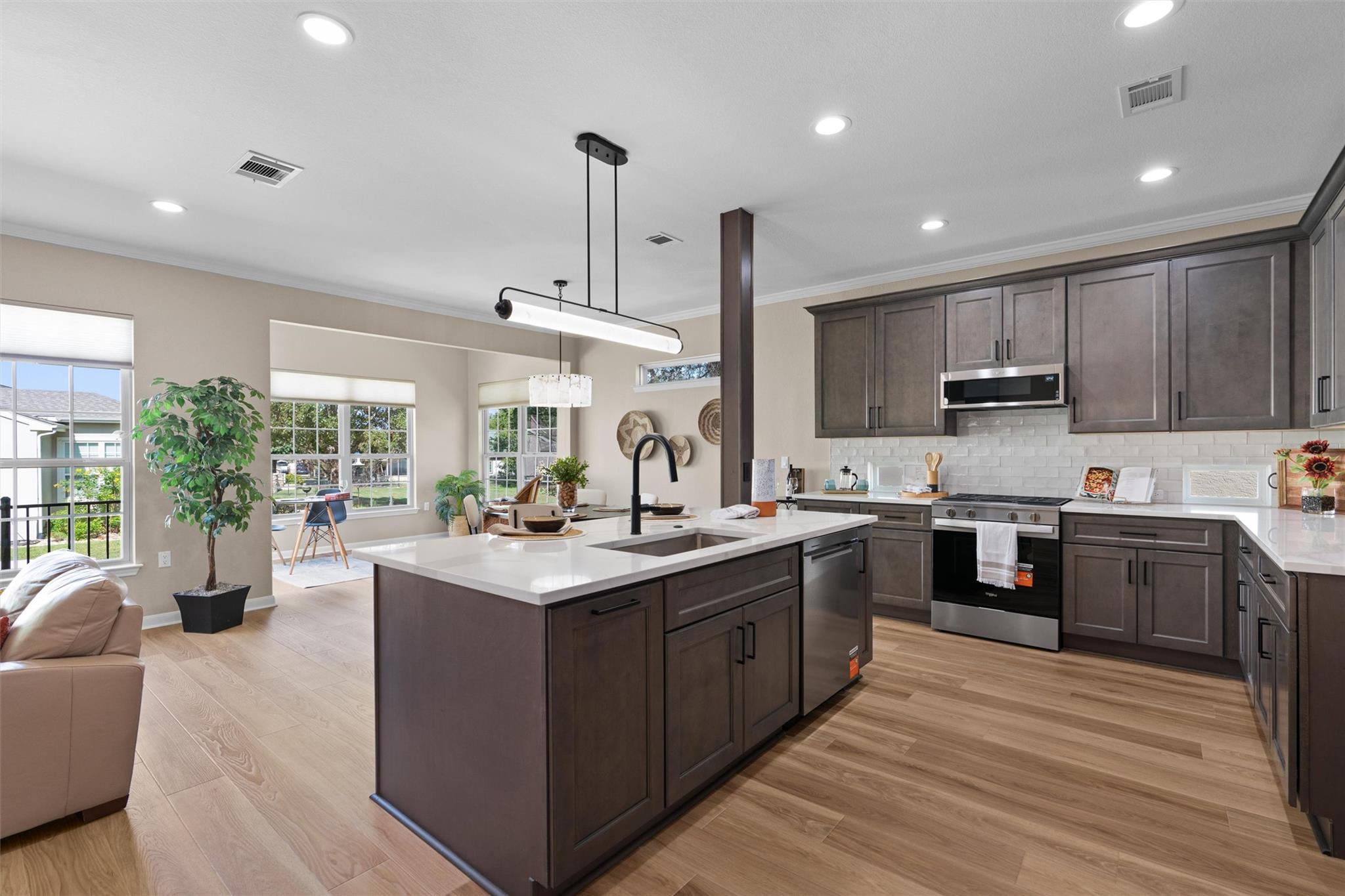 305 Rosecliff DR