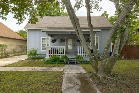Photo of 911 W 3rd ST, Taylor, TX 76574 (MLS # 2523608)