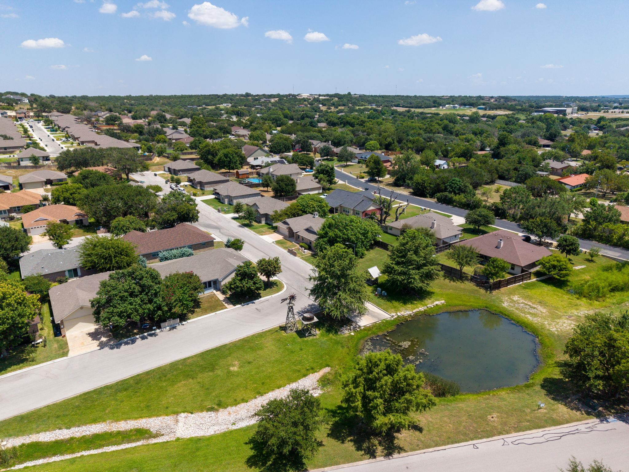 1204 Applewood DR E