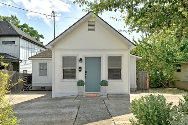 2107 CHICON ST, AUSTIN, TX 78722 - Image f9d598ad9a9dba15eef405aa28e16f0a/2812333395