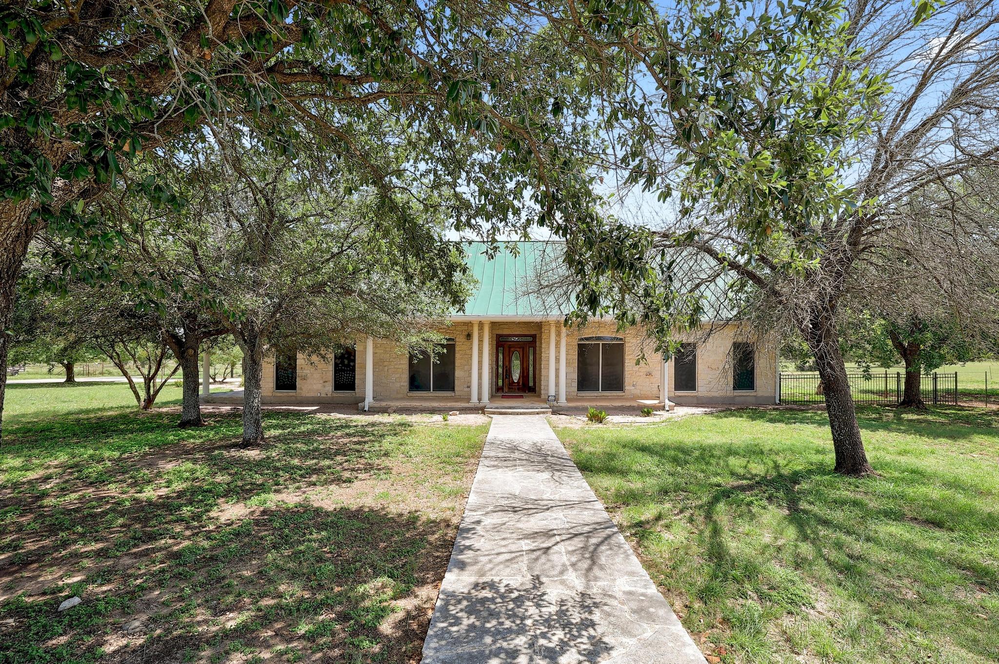 3900 Shell RD