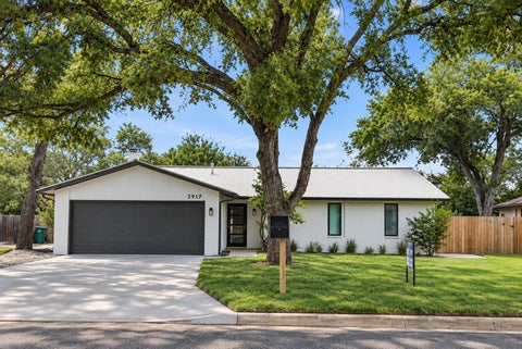 Photo of 3917 Leafield DR, Austin, TX 78749 (MLS # 2822595)