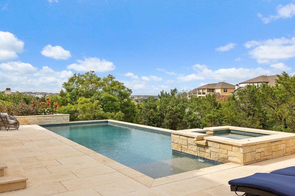 205 Woodlands CT