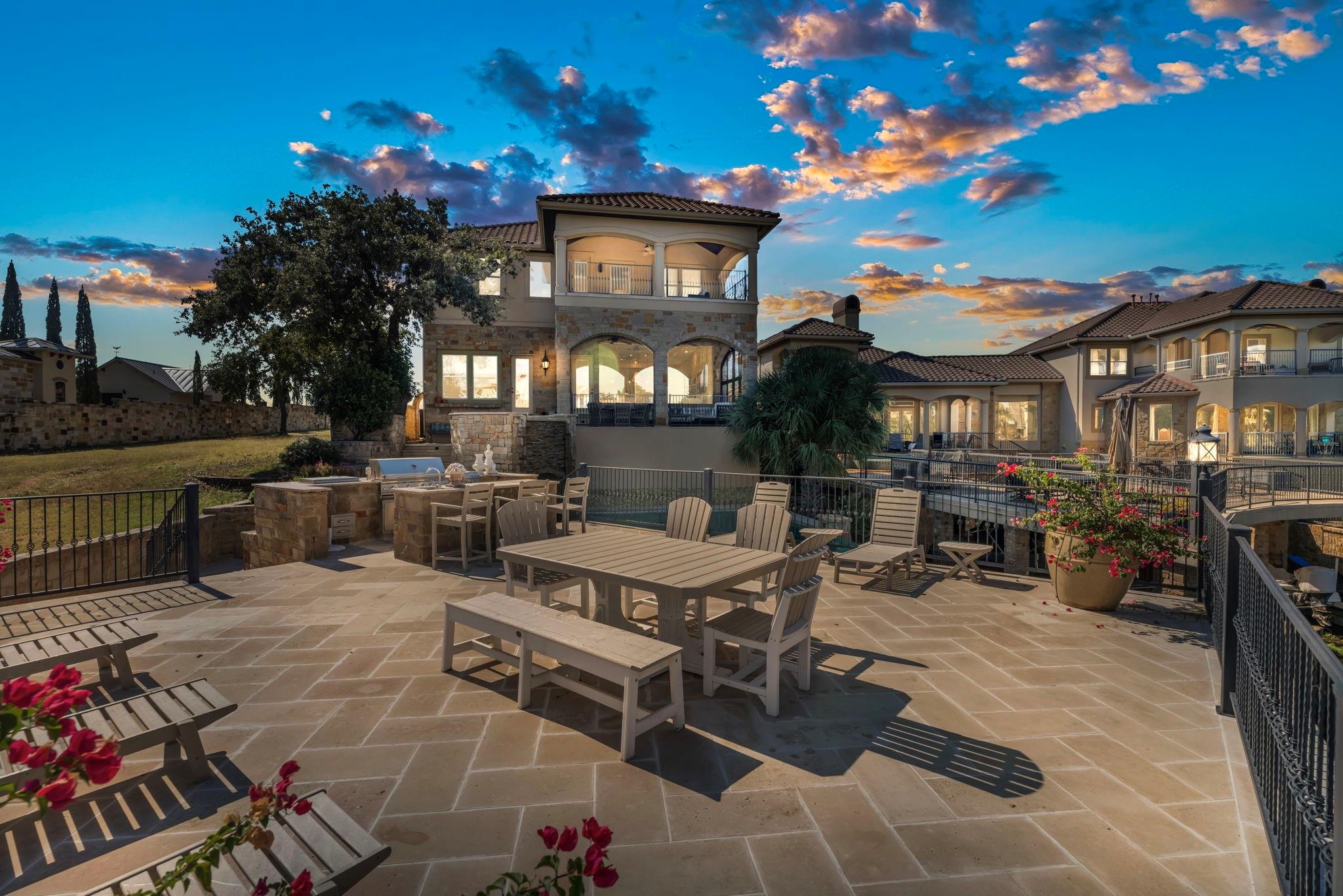 203 Dominion DR