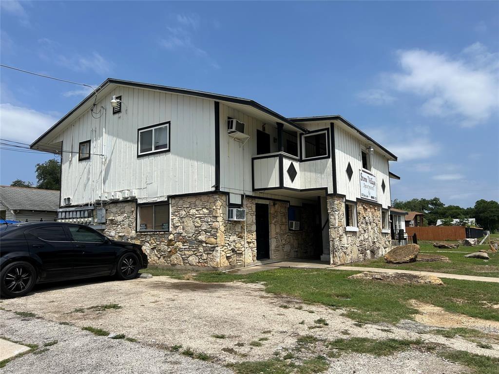 903 Drury LN