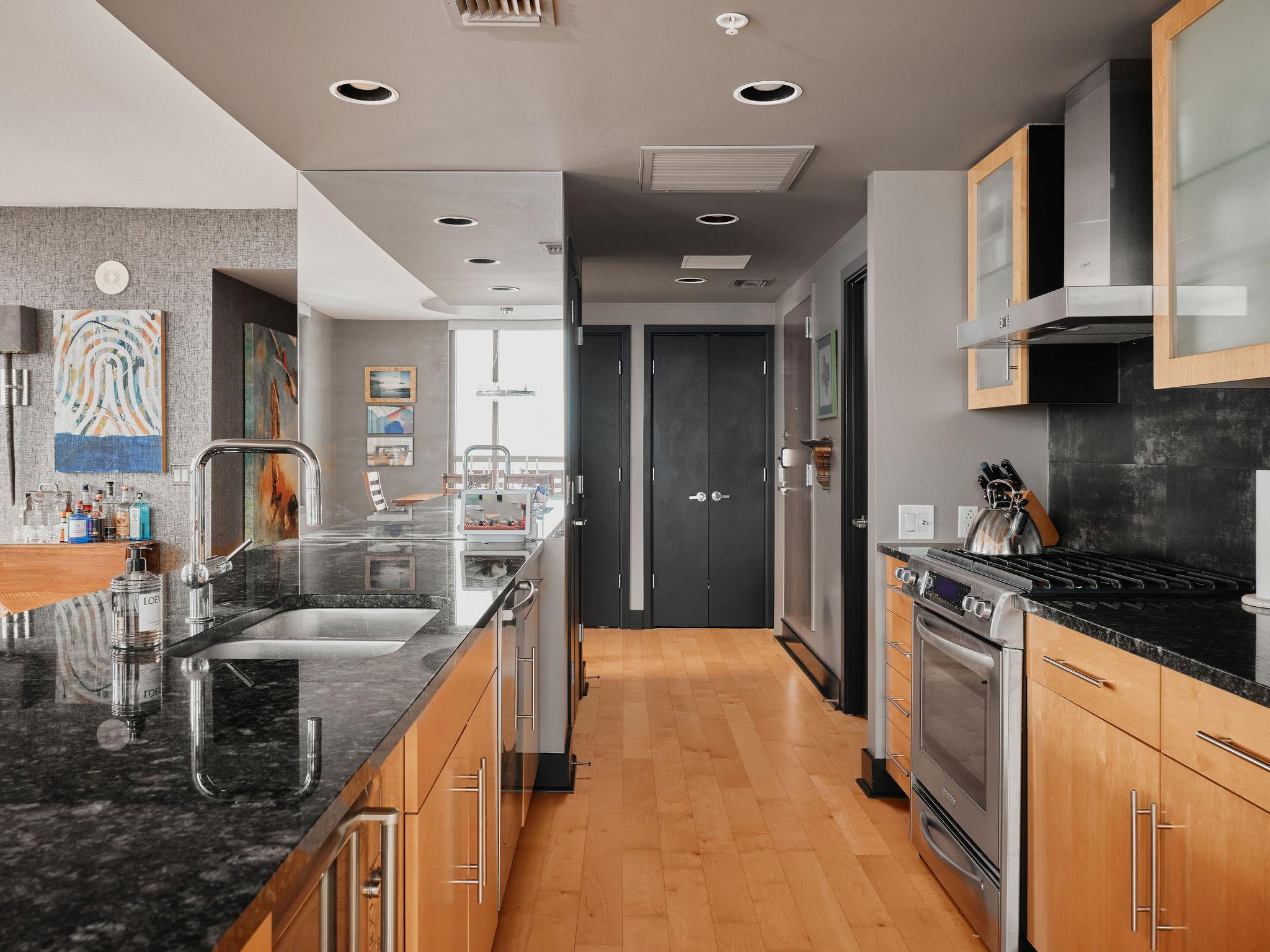 300 Bowie ST 4101